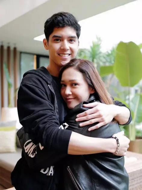 Maia Estianty tegas tak hadir di resepsi Al © berbagai sumber Maia Estianty tegas tak hadir di resepsi Al © berbagai sumber