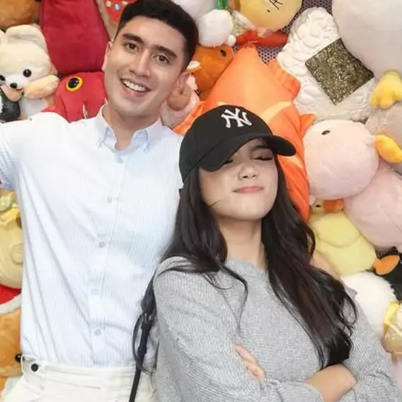 7 Potret Verrell Bramasta terang-terangan video call Fuji sebelum kerja, panggilannya jadi sorotan