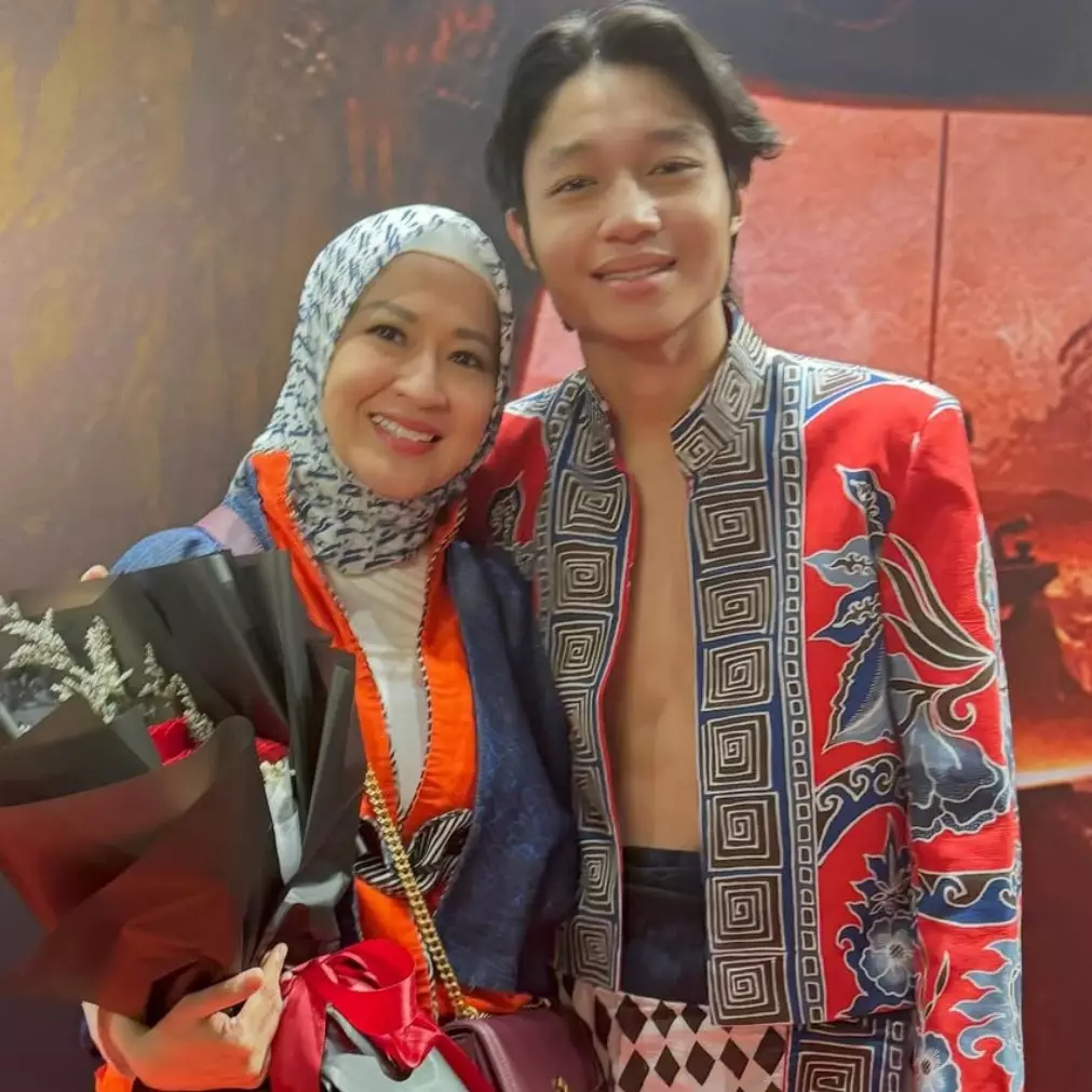 Kiesha Alvaro larang pria dekati Okie Agustina, reaksinya saat pasang badan buat ibunda bikin salut