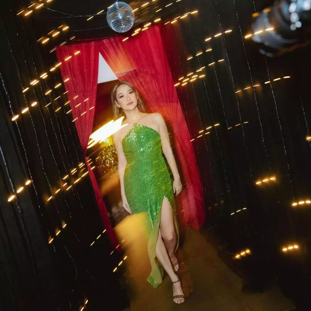 bocah rambut curly ibu dokter gigi © berbagai sumber bocah rambut curly ibu dokter gigi © berbagai sumber