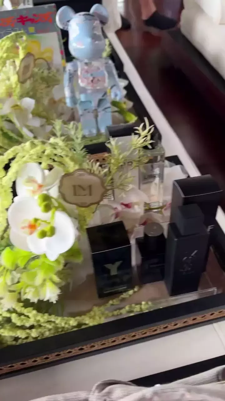 Luna Maya beri seserahan balasan atau angsul-angsul © 2025 brilio.net Luna Maya beri seserahan balasan atau angsul-angsul © 2025 brilio.net