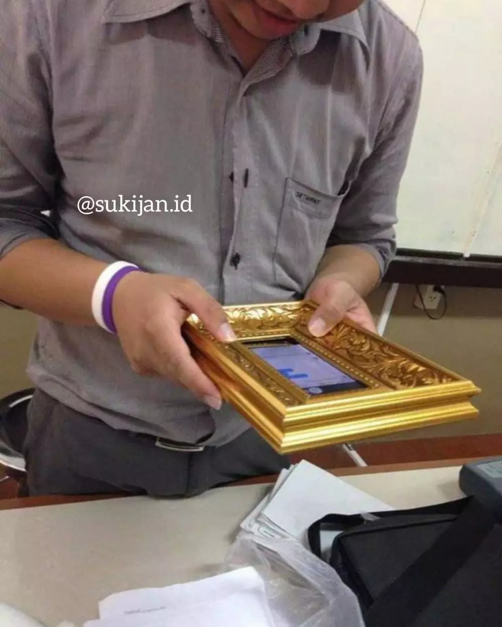 potret kocak casing hp © berbagai sumber potret kocak casing hp © berbagai sumber