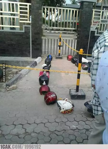 potret lucu orang antre © berbagai sumber potret lucu orang antre © berbagai sumber