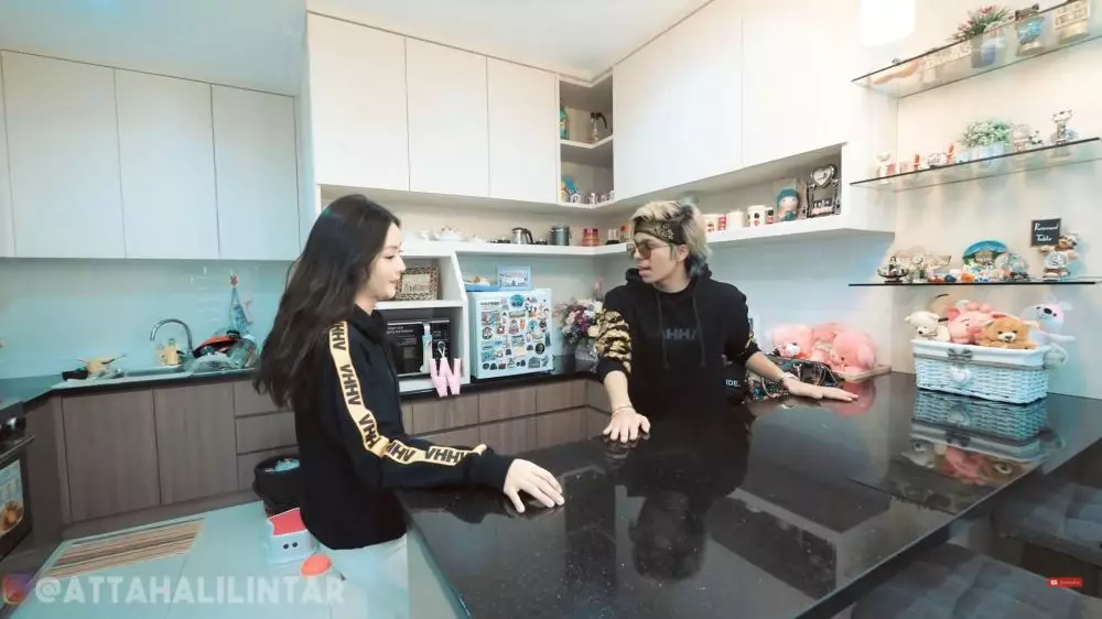 transformasi rumah natasha wilona dulu gubuk triplek kini megah © berbagai sumber