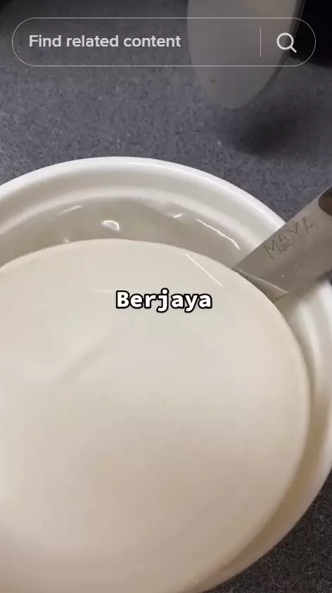 trik mengeluarkan piring kaca yang tersangkut di dalam mangkuk © TikTok