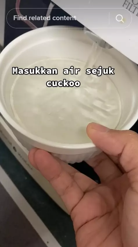 trik mengeluarkan piring kaca yang tersangkut di dalam mangkuk © TikTok