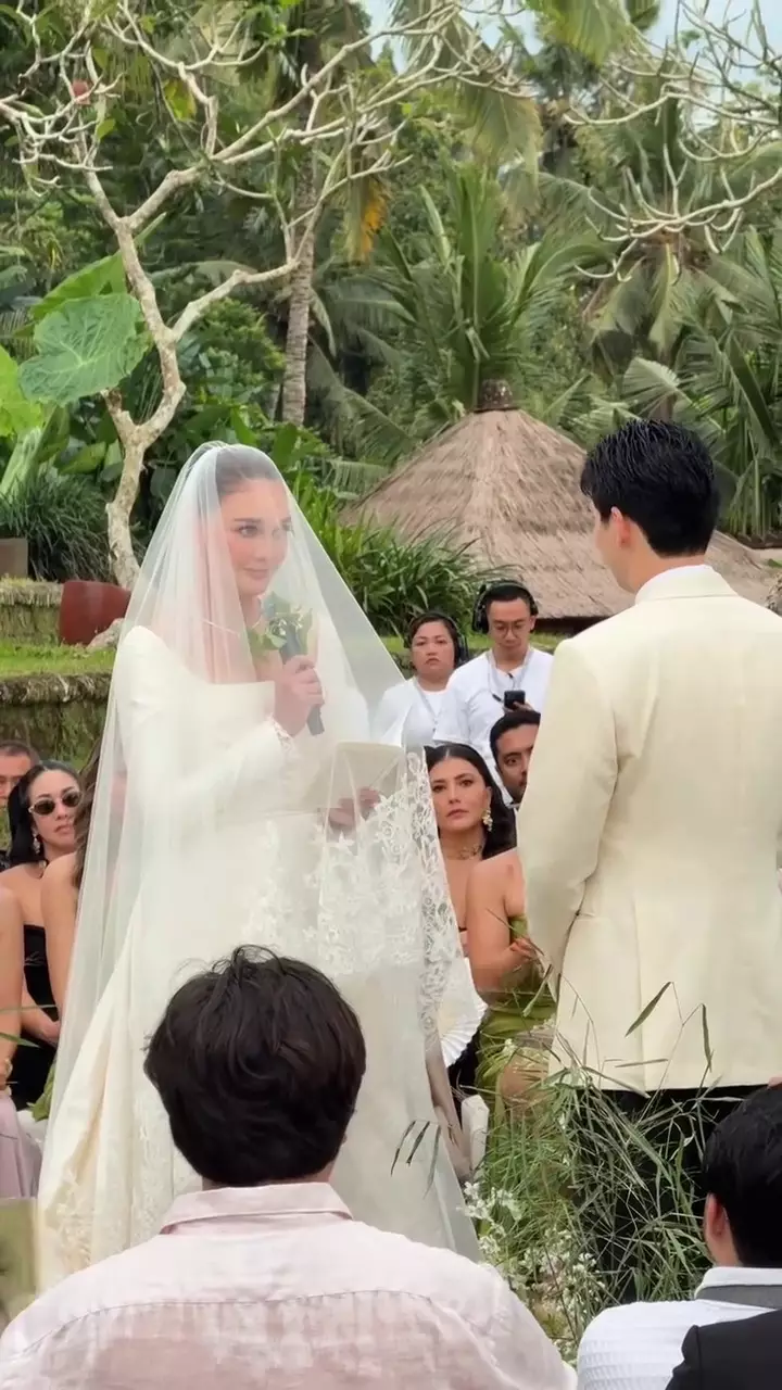 pesta resepsi kedua luna maya maxime bouttier © 2025 Instagram