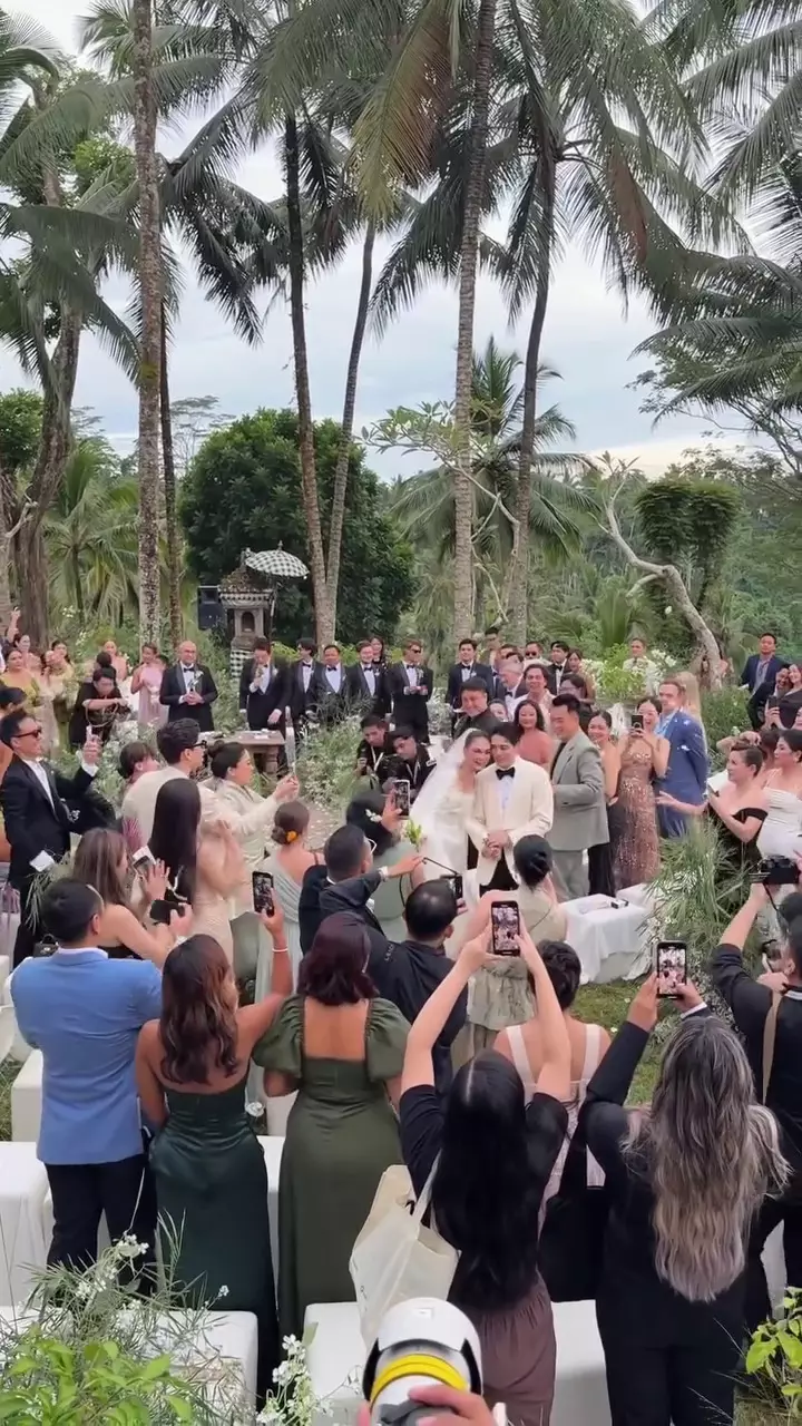 pesta resepsi kedua luna maya maxime bouttier © 2025 Instagram