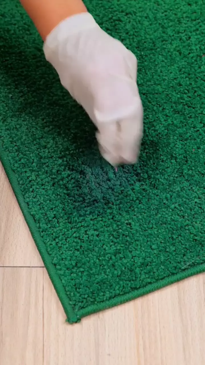 Trik membersihkan bekas permen karet di karpet, tanpa ke laundry sekarang auto nyaman dipakai lagi berbagai sumber