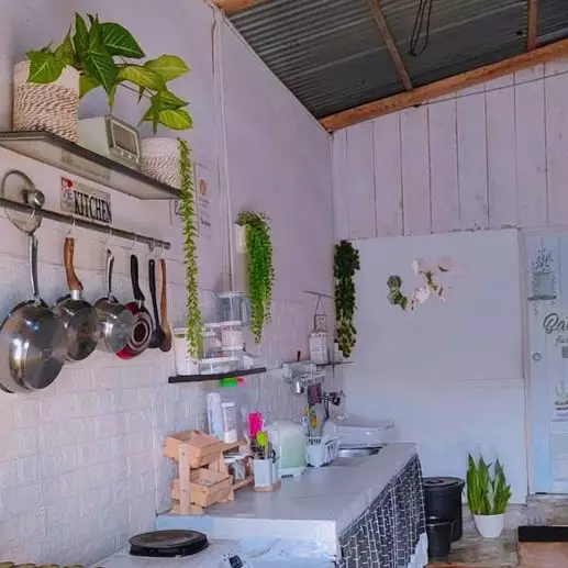 Cuma beratapkan seng, 9 potret dapur monokrom ini estetiknya nggak ada obat