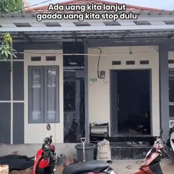 Bukan dari batu bata atau beton, 11 potret dapur kayu rumah subsidi di atas rawa ini bikin mupeng