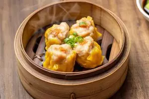 9 Resep dimsum ayam favorit 2025, lengkap dengan tips agar kulitnya lembut dan saus spesial