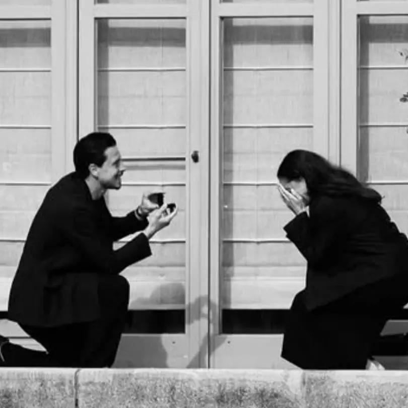 7 Momen Thom Haye lamar kekasih jelang laga Indonesia vs China, romantis di tepi sungai Amstel Belanda