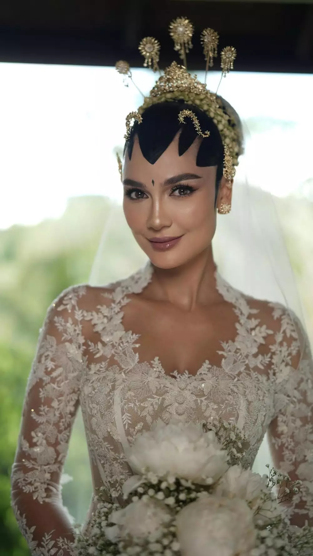 wajah luna maya diedit pakai paes ageng © 2025 brilio.net wajah luna maya diedit pakai paes ageng © 2025 brilio.net