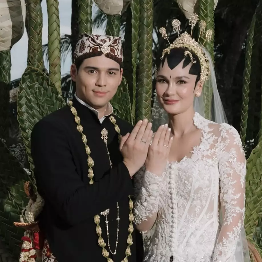 Begini jadinya jika Luna Maya diedit pakai riasan makeup pakem Paes Ageng, auranya manglingi pol