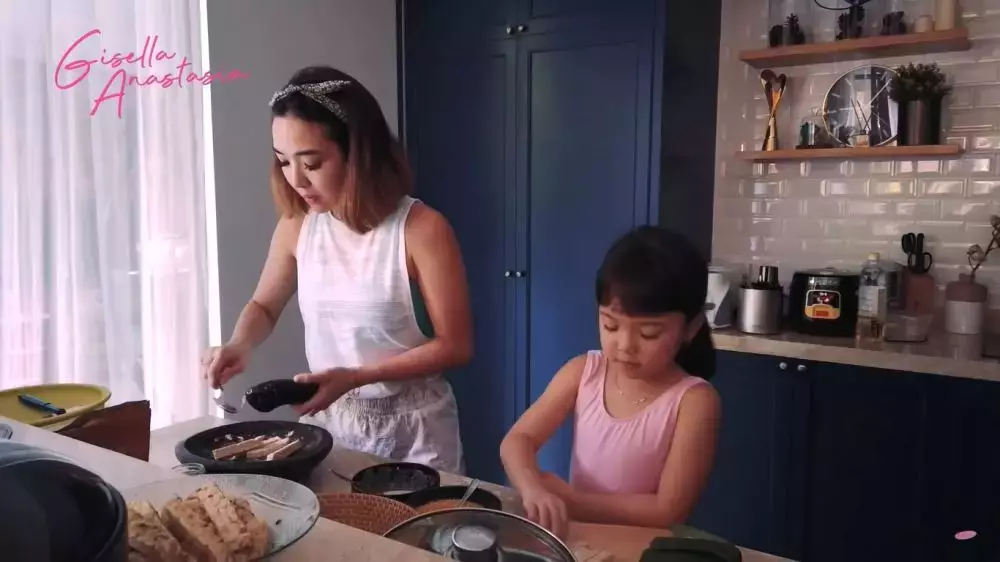 dapur gisella anastasia estetik © 2025 YouTube