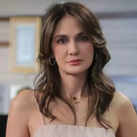 Pancarkan elegan dengan serba putih, 7 cara Luna Maya menata dapur ini bikin terlihat mahal