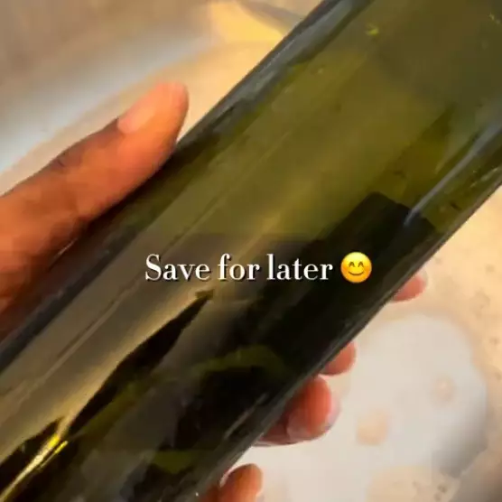 Cuci botol penyimpanan minyak agar kesat sekarang tak cuma pakai sabun, triknya gunakan 2 bahan dapur