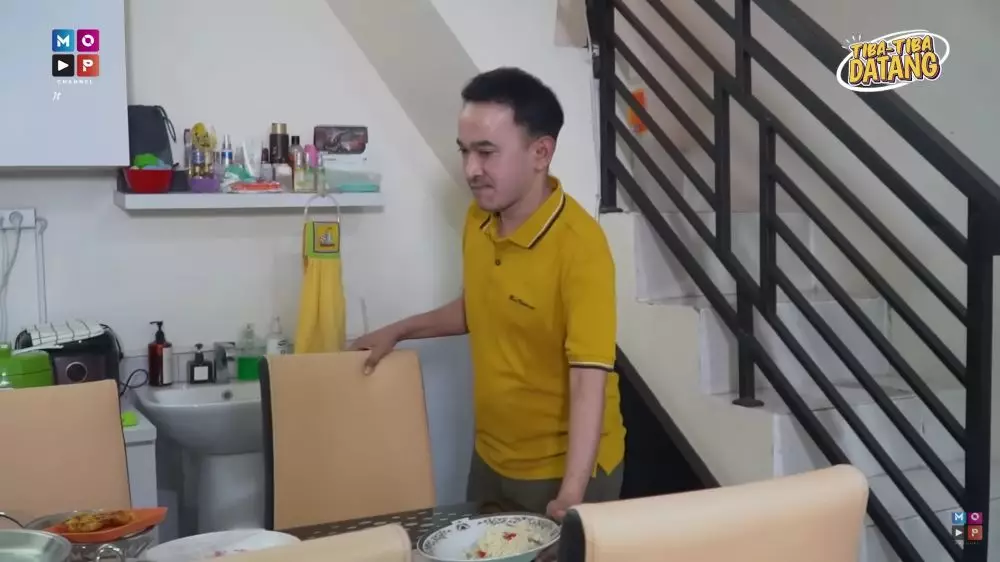 cara Ayu Ting Ting menata dapur mungil  © berbagai sumber cara Ayu Ting Ting menata dapur mungil  © berbagai sumber