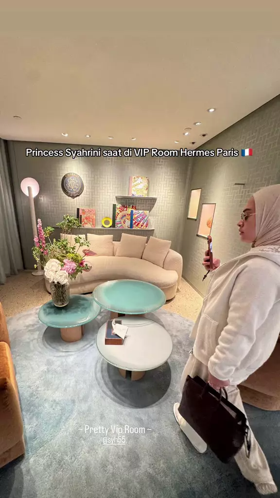 syahrini private shopping di Paris © 2025 TikTok