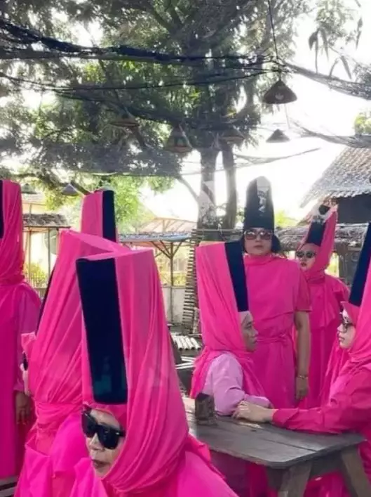 gaya pakaian nyeleneh © berbagai sumber