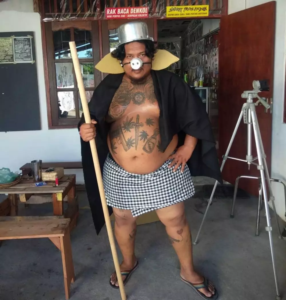 gaya pakaian nyeleneh © berbagai sumber