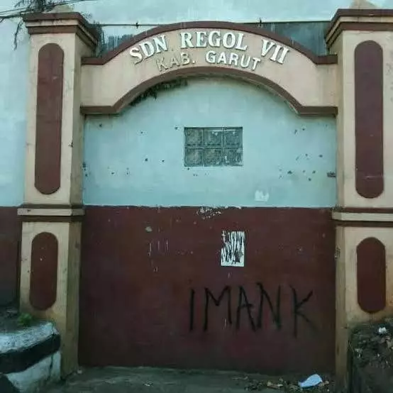 gapura nyeleneh bikin ngakak © berbagai sumber gapura nyeleneh bikin ngakak © berbagai sumber