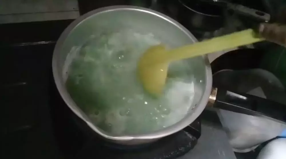 cara mengubah sabun mandi batangan jadi sabun cair © YouTube cara mengubah sabun mandi batangan jadi sabun cair © YouTube