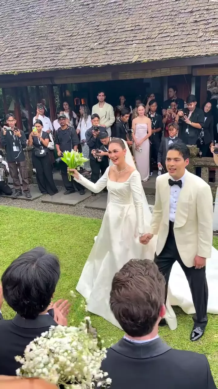 pesta resepsi kedua luna maya maxime bouttier © 2025 Instagram