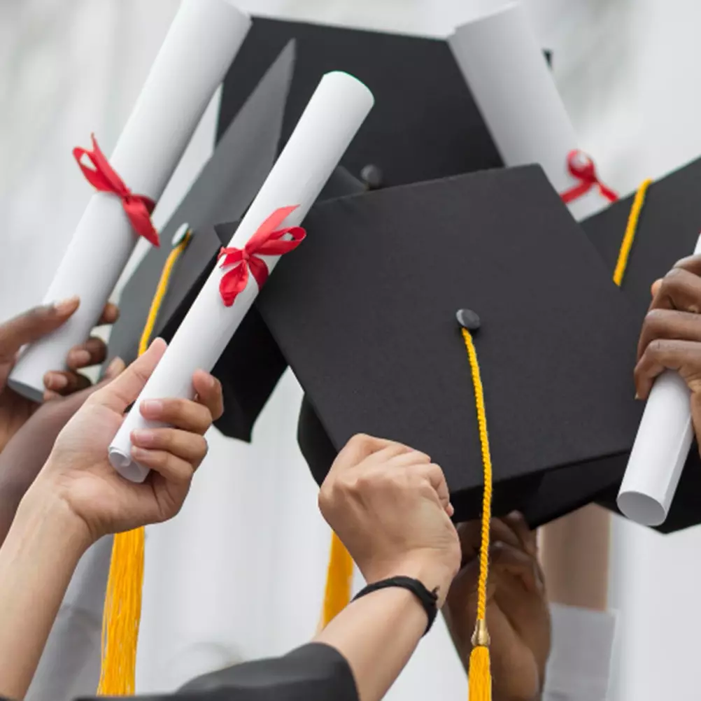 Viral wisuda SMK di Purwokerto layaknya prosesi kelulusan di universitas, pakai toga dan kalung rektor