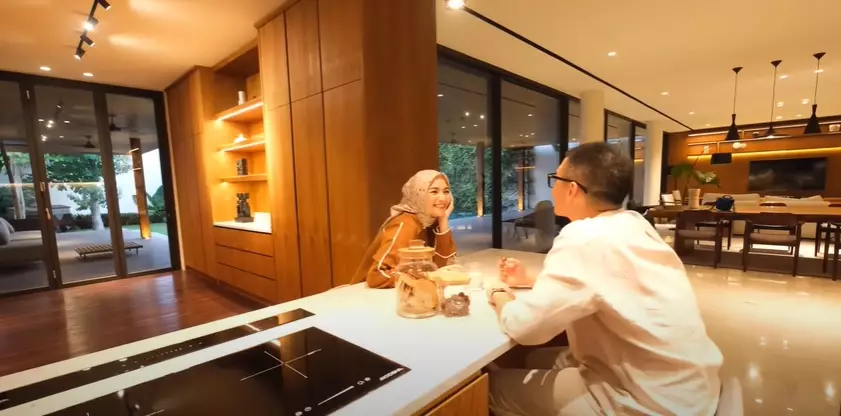 cara Citra Kirana menata dapur tanpa penuh perabotan © YouTube cara Citra Kirana menata dapur tanpa penuh perabotan © YouTube