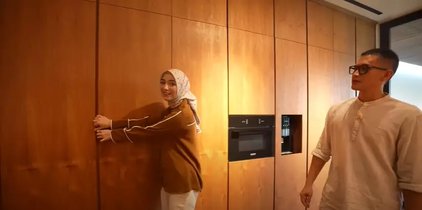 cara Citra Kirana menata dapur tanpa penuh perabotan © YouTube cara Citra Kirana menata dapur tanpa penuh perabotan © YouTube