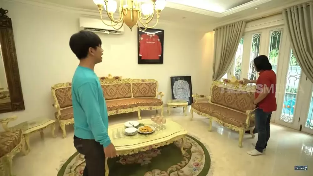 bocah dibayar nasi goreng kini punya rumah mewah Rp 20 miliar © berbagai sumber  bocah dibayar nasi goreng kini punya rumah mewah Rp 20 miliar © berbagai sumber