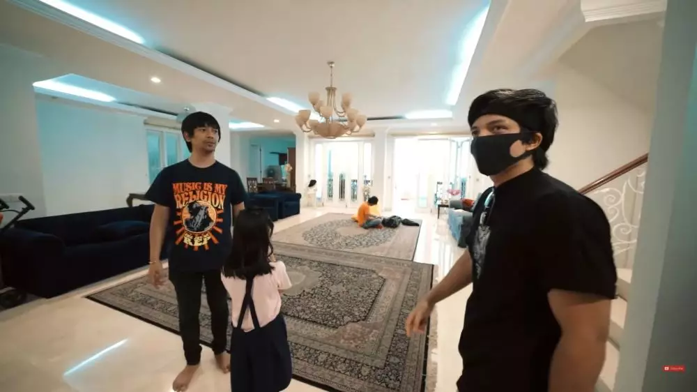 bocah dibayar nasi goreng kini punya rumah mewah Rp 20 miliar © berbagai sumber  bocah dibayar nasi goreng kini punya rumah mewah Rp 20 miliar © berbagai sumber