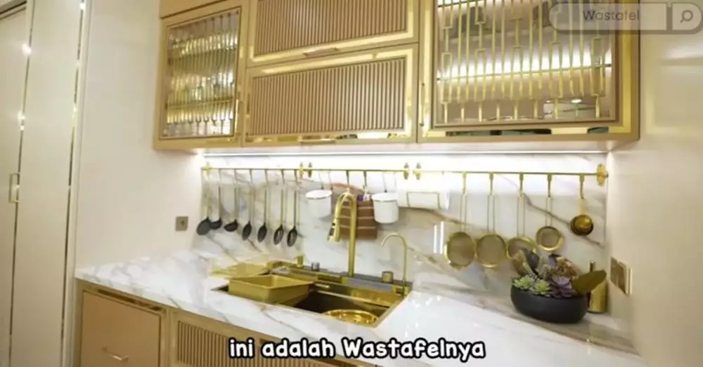Cara Tasyi Athasyia menata dapur barunya © YouTube Cara Tasyi Athasyia menata dapur barunya © YouTube