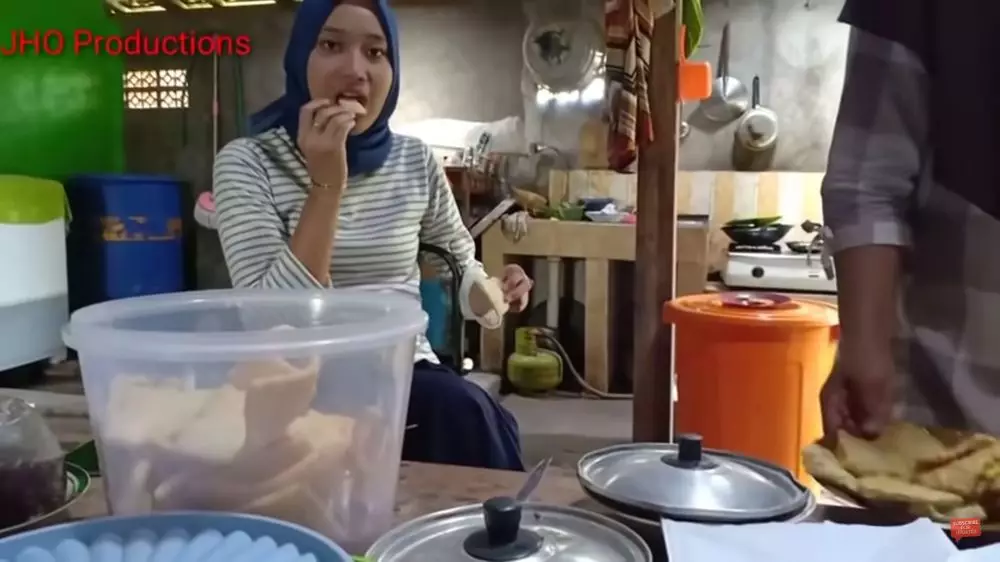 dapur rumah yeni inka di kampung sederhana © 2023 brilio.net dapur rumah yeni inka di kampung sederhana © 2023 brilio.net