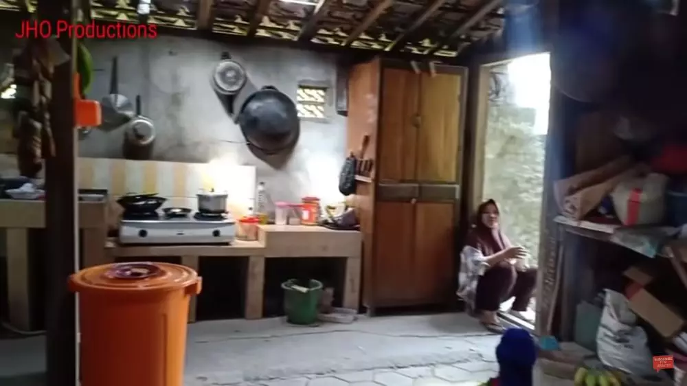 dapur rumah yeni inka di kampung sederhana © 2023 brilio.net dapur rumah yeni inka di kampung sederhana © 2023 brilio.net