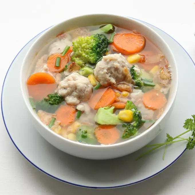 9 Resep sayur sop komplet antibosan, bisa untuk MPASI, menu diet, sampai makan siang keluarga