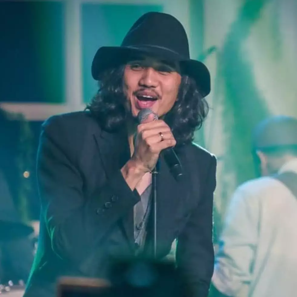 Tak segan berbaur dengan warga, ini 9 potret kesederhanaan Duta Sheila On 7 ikut kegiatan kampung