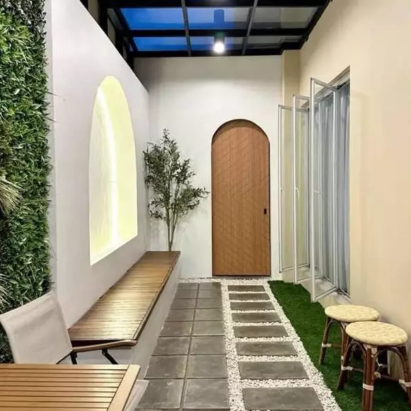 Bikin teras rumah lebih fungsional, ini cara menyulap teras jadi ruang tamu cozy dan estetik