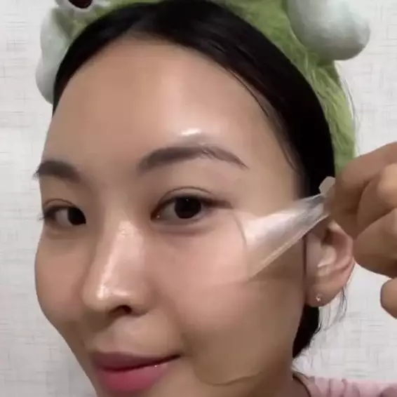 Hasilnya ampuh bikin kulit kencang, wanita ini bikin collagen mask yang viral cuma dari 2 bahan dapur