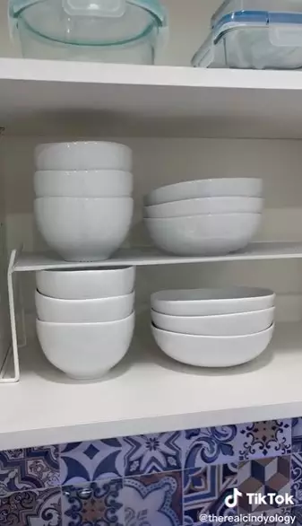 Cara menata gelas dan mangkuk © berbagai sumber