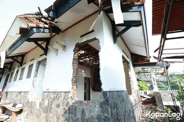 rumah atalarik syach dibongkar © 2025 brilio.net rumah atalarik syach dibongkar © 2025 brilio.net