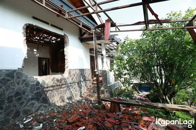rumah atalarik syach dibongkar © 2025 brilio.net rumah atalarik syach dibongkar © 2025 brilio.net
