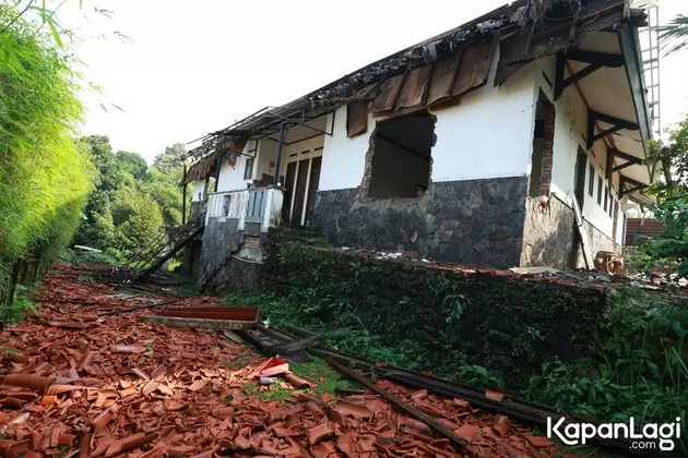 rumah atalarik syach dibongkar © 2025 brilio.net rumah atalarik syach dibongkar © 2025 brilio.net