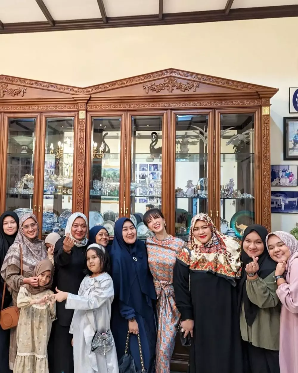 potret rumah mewah raline shah di medan © berbagai sumber potret rumah mewah raline shah di medan © berbagai sumber