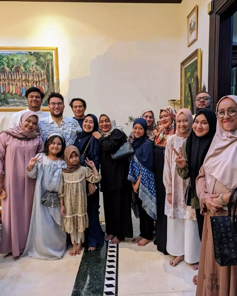 potret rumah mewah raline shah di medan © berbagai sumber potret rumah mewah raline shah di medan © berbagai sumber