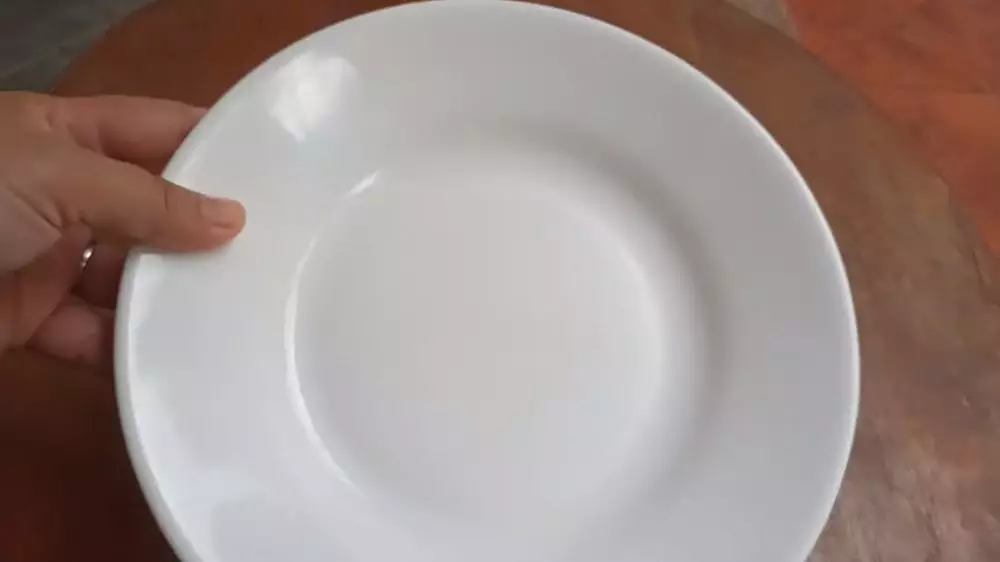 Cara mencuci piring lama yang sudah kusam © YouTube