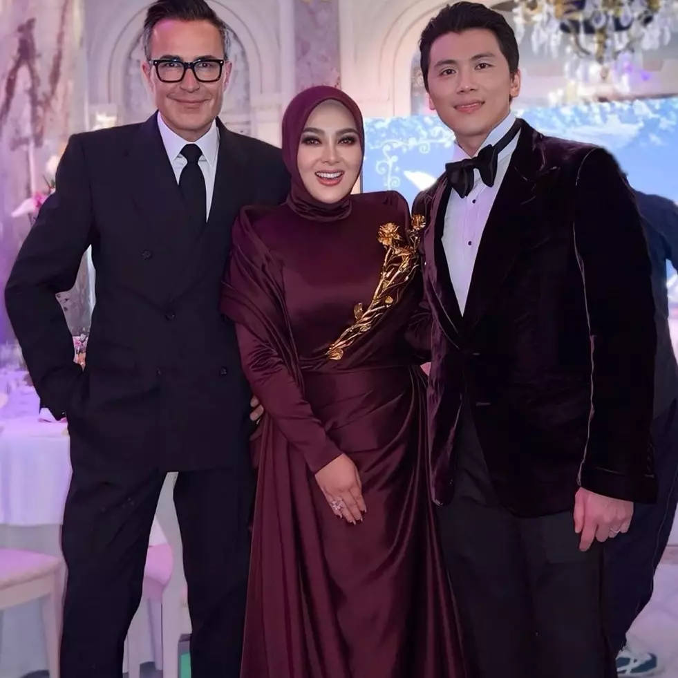 7 Potret Syahrini hadiri gala dinner acara "Listen to Her Parole" di Cannes, foto bareng Dewi Soekarno