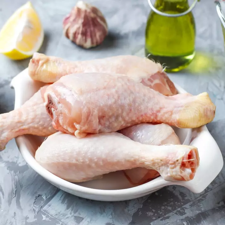 Cara aman cuci ayam potong agar nggak anyir dan bebas bakteri, anti mitos